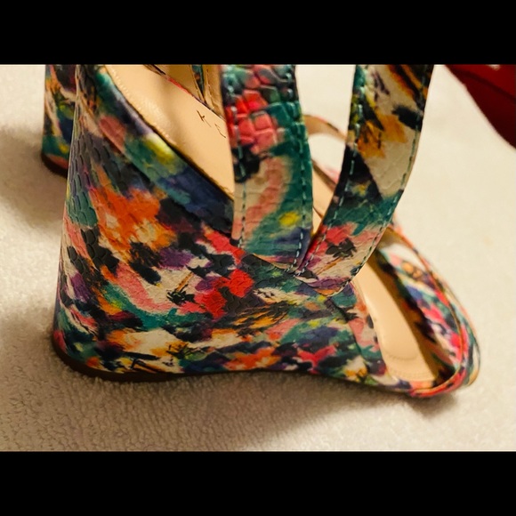 Brand New Stylish Wedges By KELLY & KATIE - box 28 - Picture 9 of 10